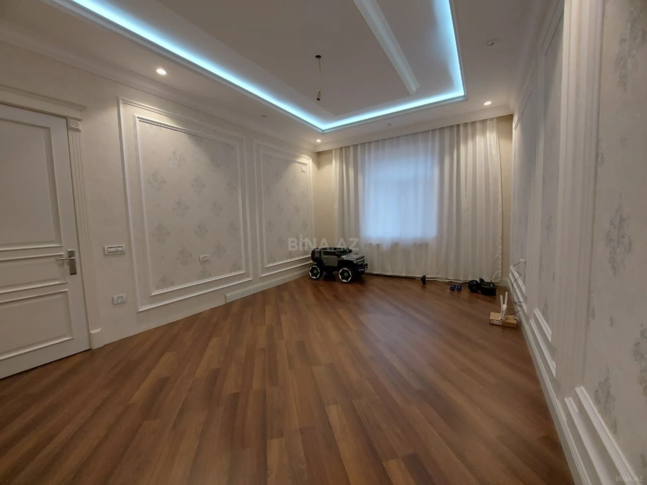 Satılır 7 otaqlı həyət evi 400 m²