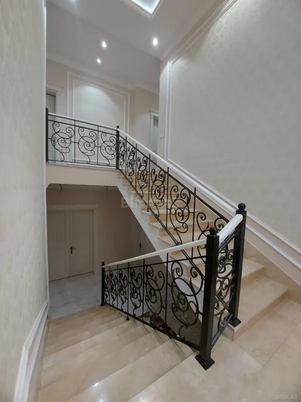 Satılır 7 otaqlı həyət evi 400 m²
