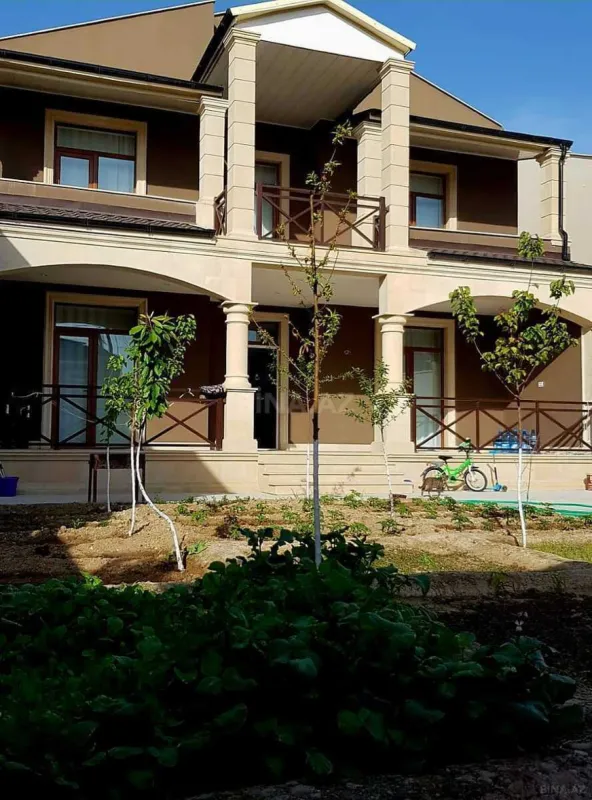 Satılır 7 otaqlı həyət evi 400 m²