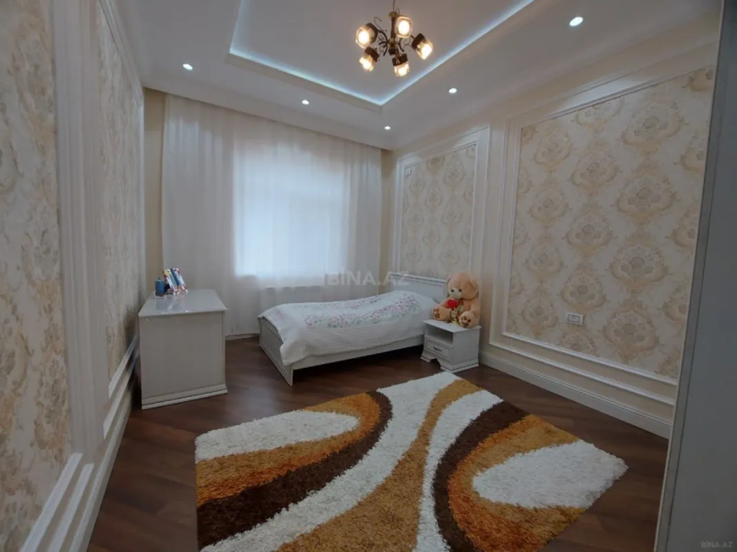 Satılır 7 otaqlı həyət evi 400 m²