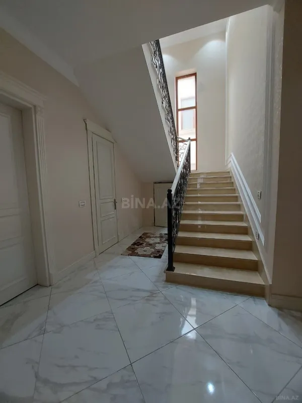 Satılır 7 otaqlı həyət evi 400 m²