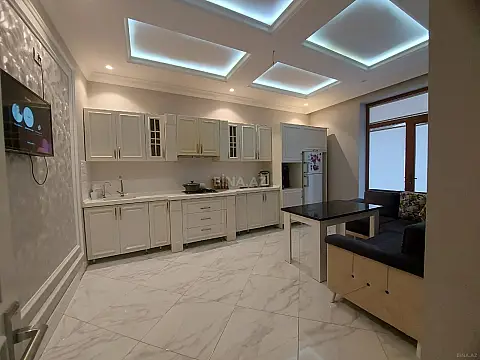 Satılır 7 otaqlı həyət evi 400 m²