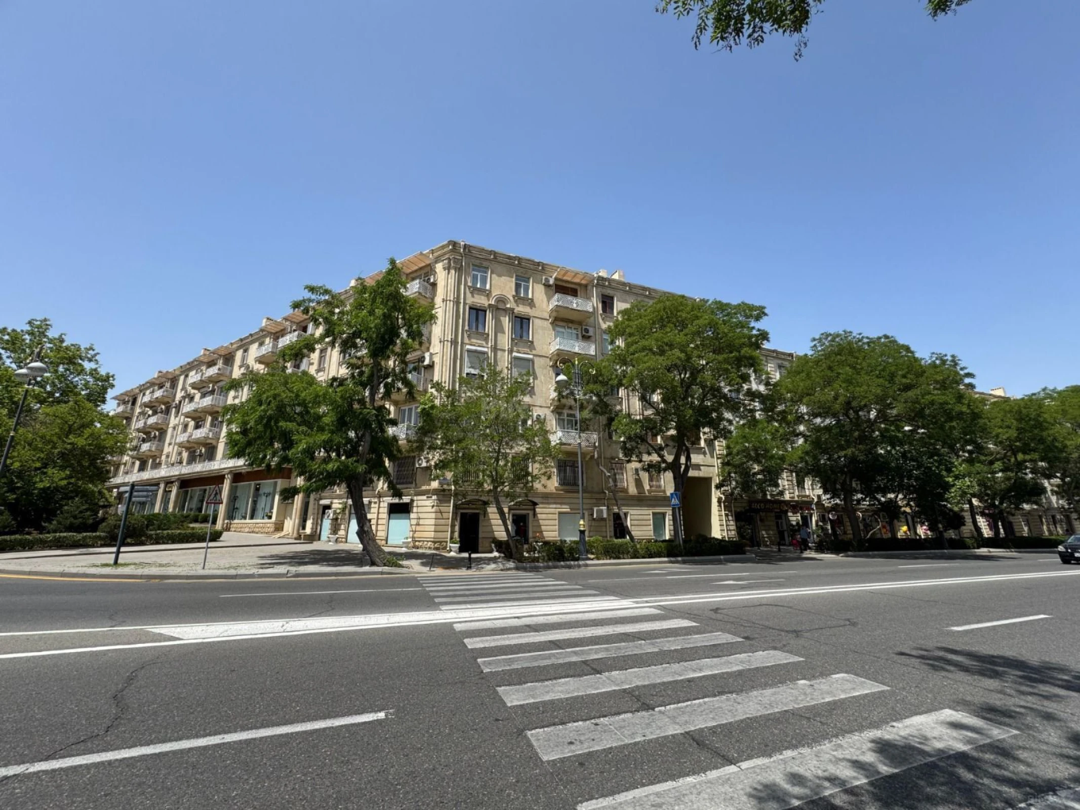 Kirayə verilir 2 otaqlı mənzil 68 m²