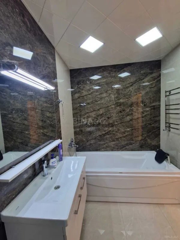 Kirayə verilir 3 otaqlı mənzil 180 m²