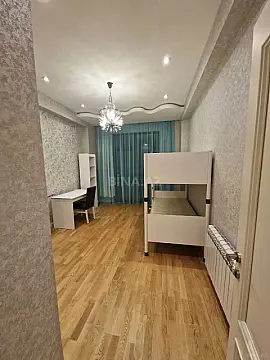 Kirayə verilir 3 otaqlı mənzil 180 m²