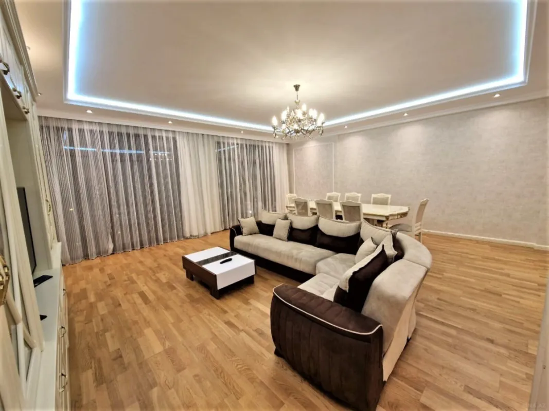Kirayə verilir 3 otaqlı mənzil 180 m²