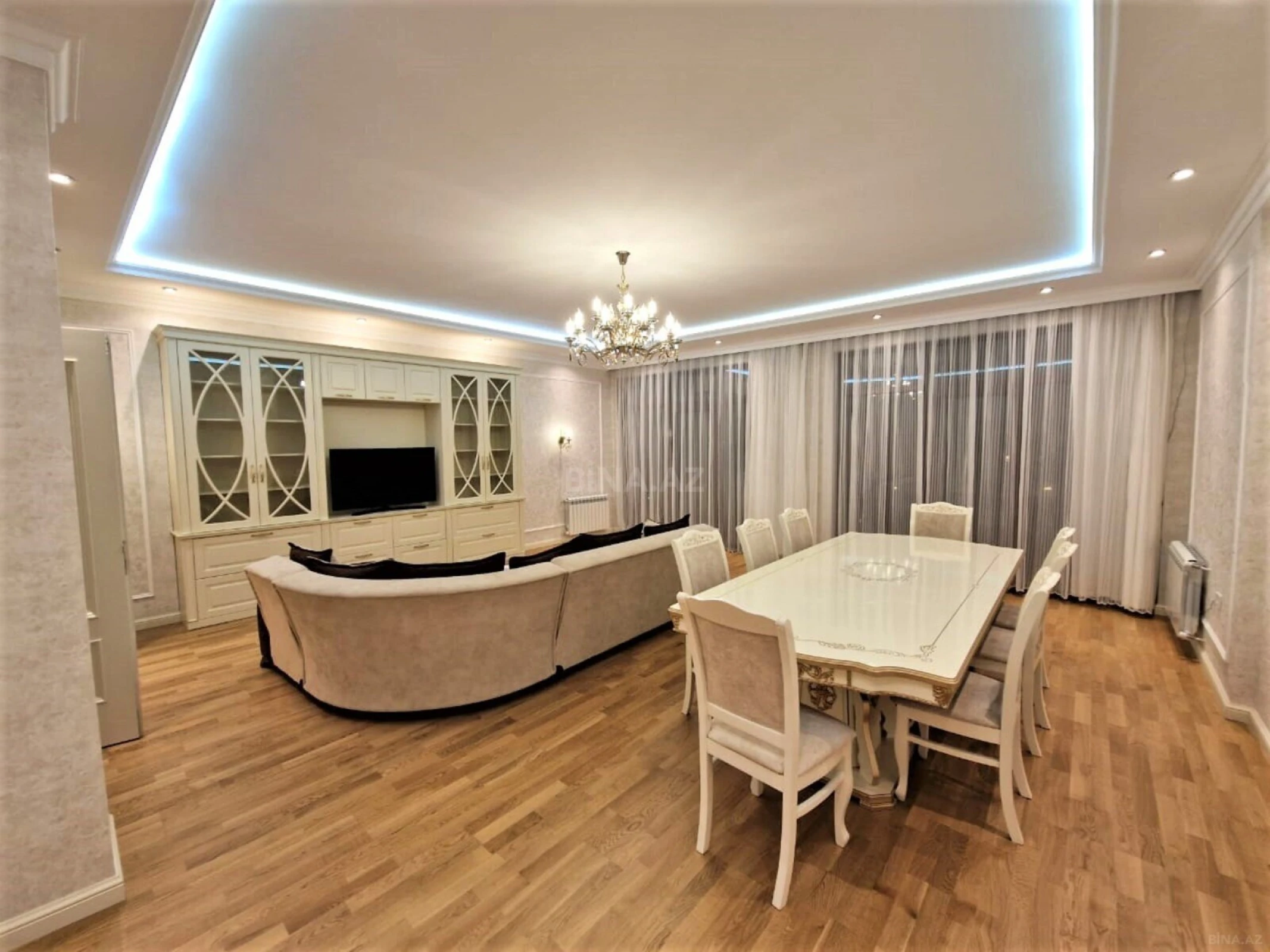 Kirayə verilir 3 otaqlı mənzil 180 m²