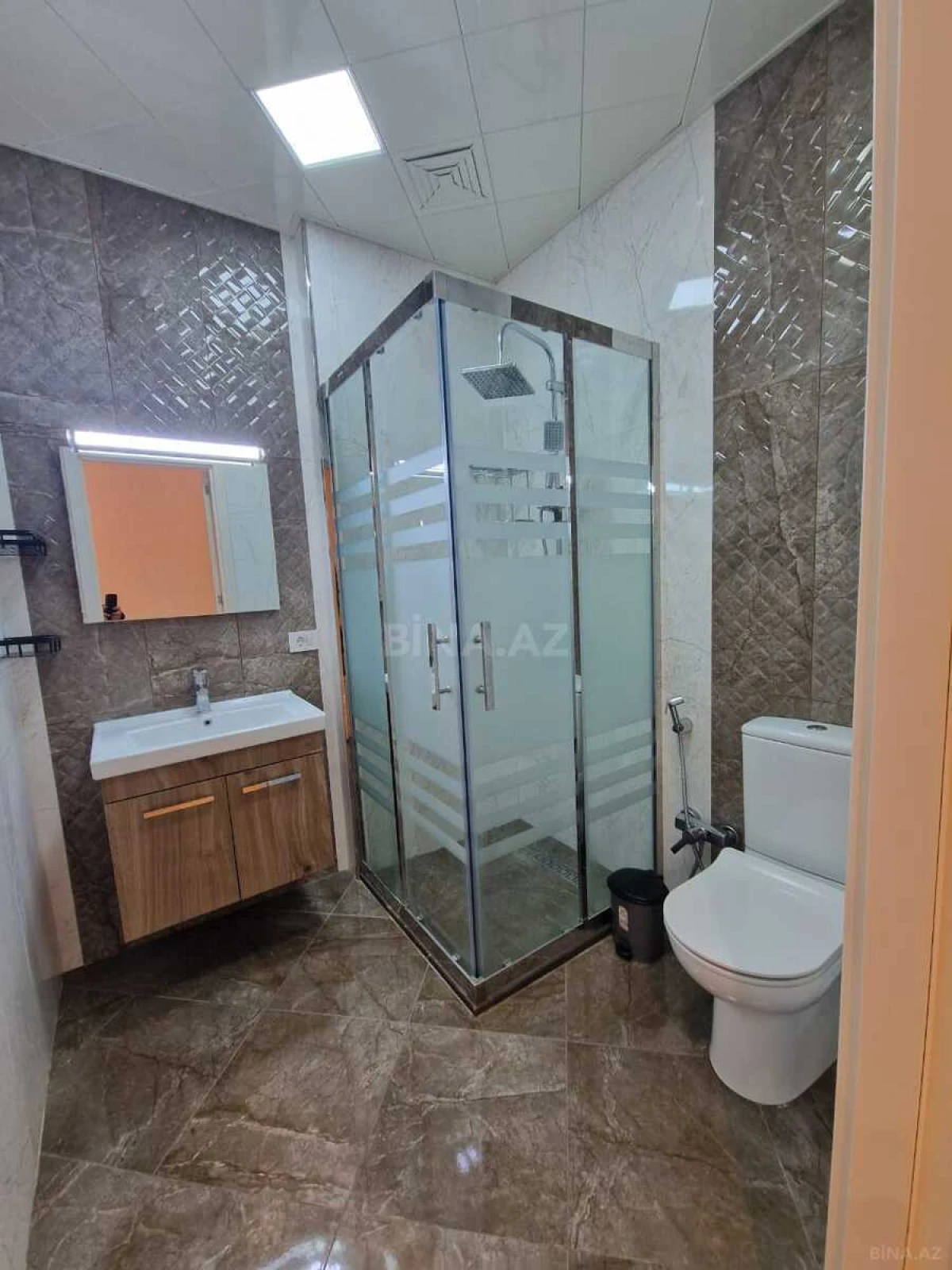 Kirayə verilir 3 otaqlı mənzil 180 m²