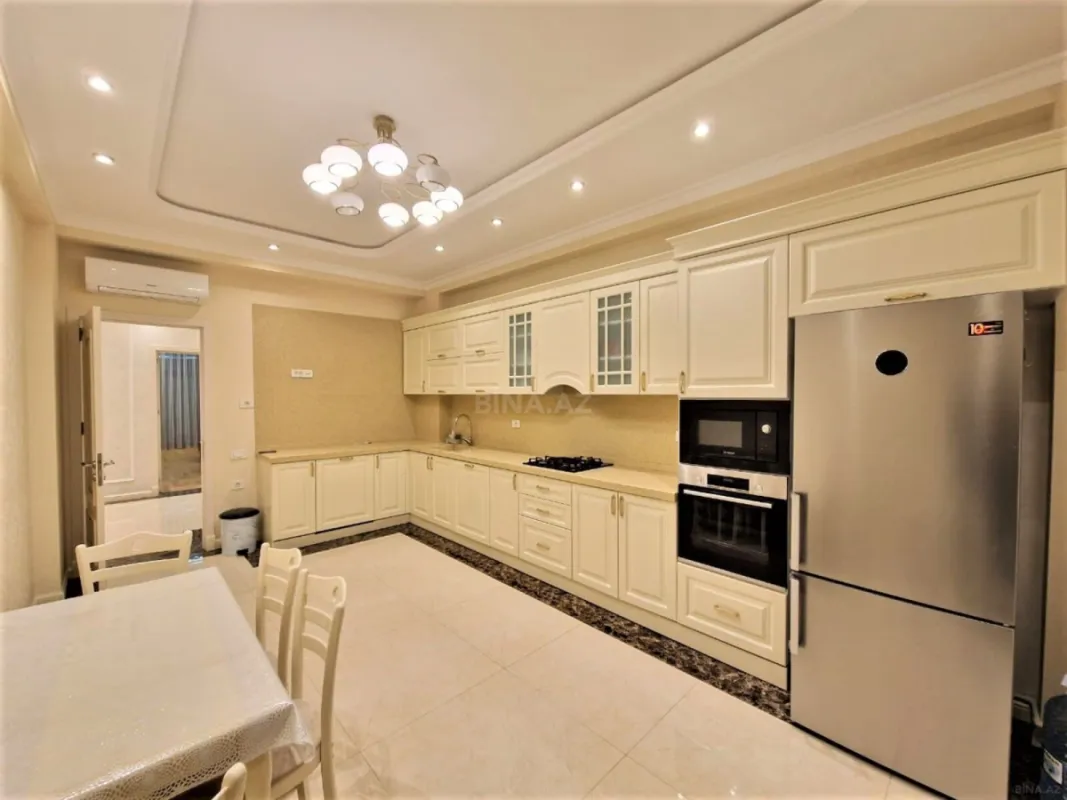 Kirayə verilir 3 otaqlı mənzil 180 m²