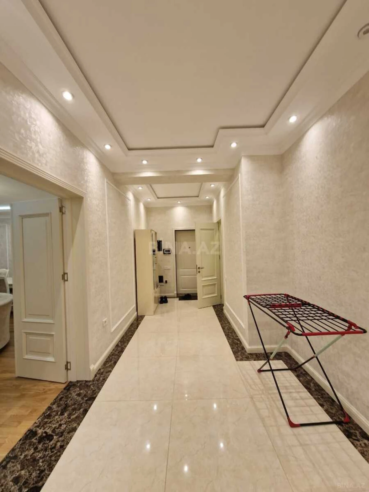 Kirayə verilir 3 otaqlı mənzil 180 m²