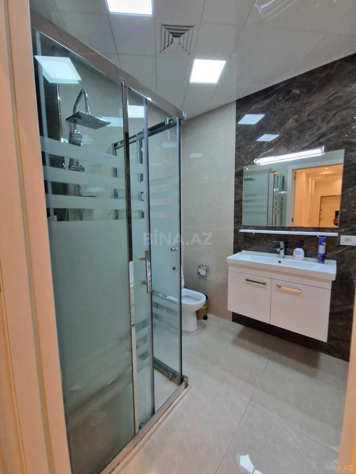 Kirayə verilir 3 otaqlı mənzil 180 m²