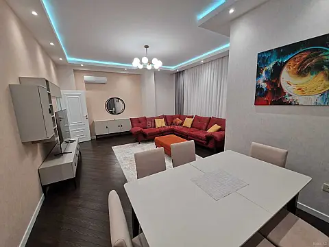 Kirayə verilir 3 otaqlı mənzil 130 m²