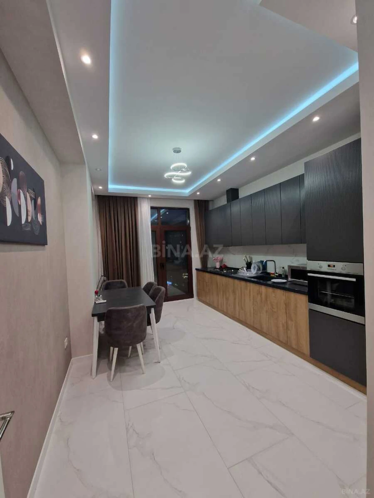 Kirayə verilir 3 otaqlı mənzil 130 m²