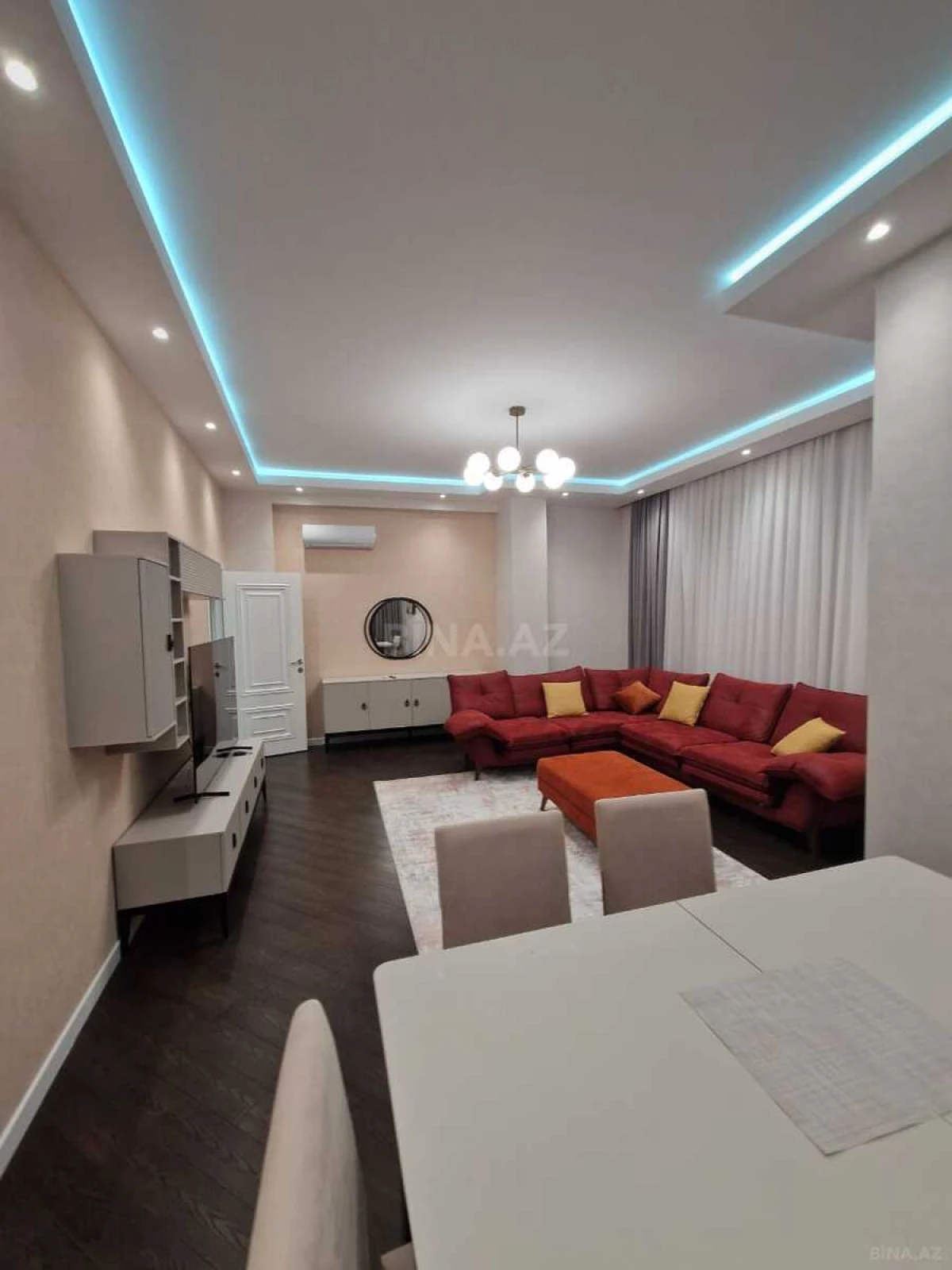 Kirayə verilir 3 otaqlı mənzil 130 m²