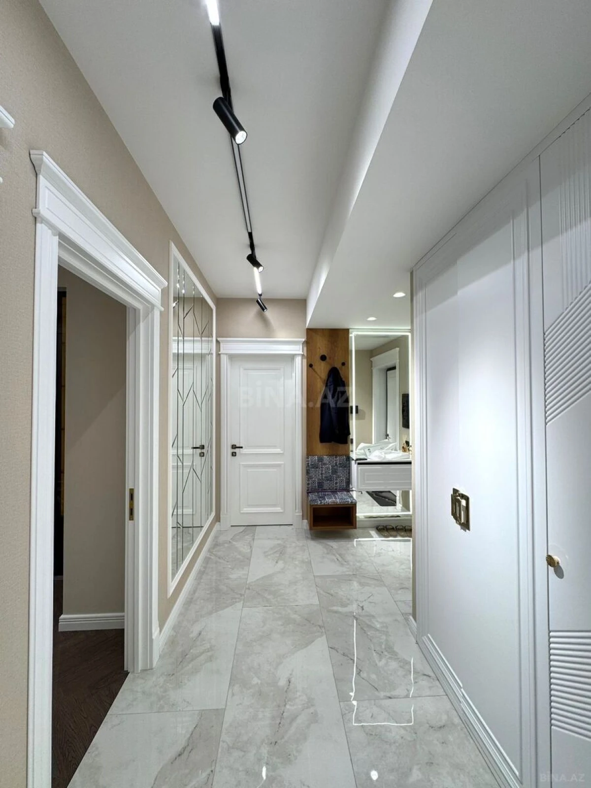 Satılır 2 otaqlı mənzil 96 m²