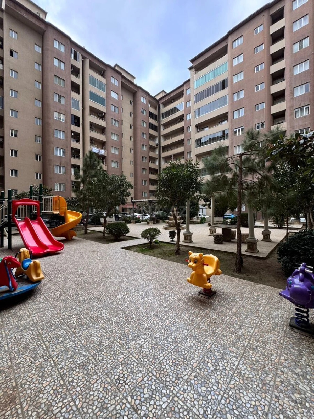Satılır 2 otaqlı mənzil 96 m²