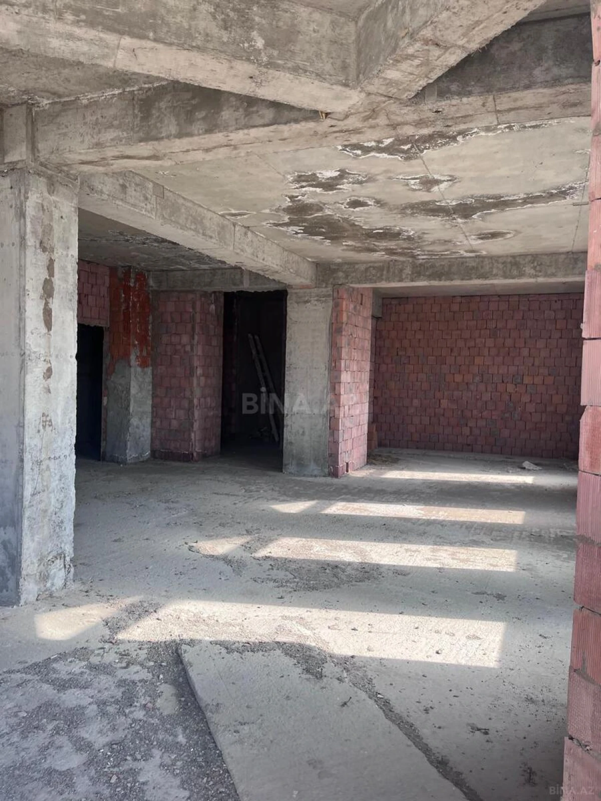 Satılır 4 otaqlı mənzil 189 m²