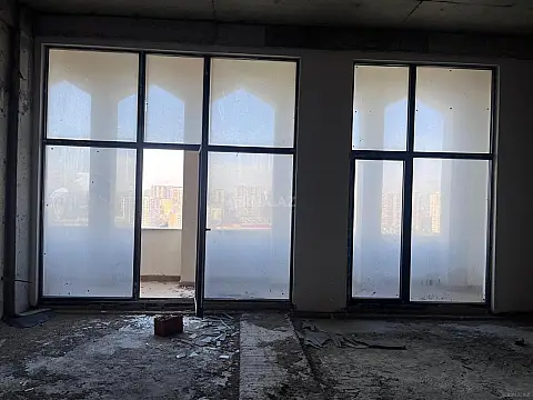 Satılır 5 otaqlı mənzil 267 m²