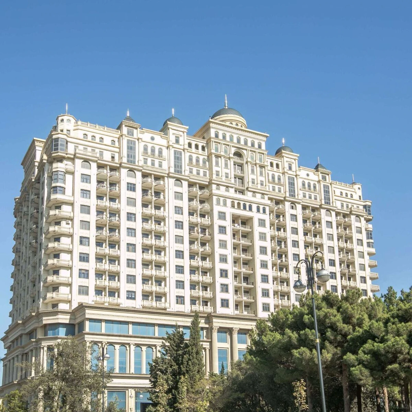 Satılır 4 otaqlı mənzil 175 m²