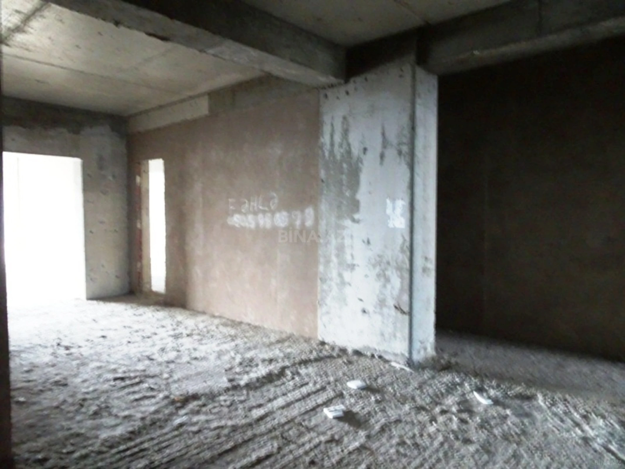 Satılır 4 otaqlı mənzil 175 m²