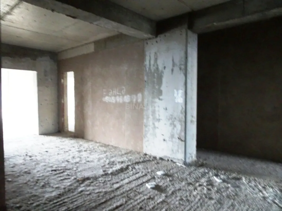 Satılır 4 otaqlı mənzil 175 m²