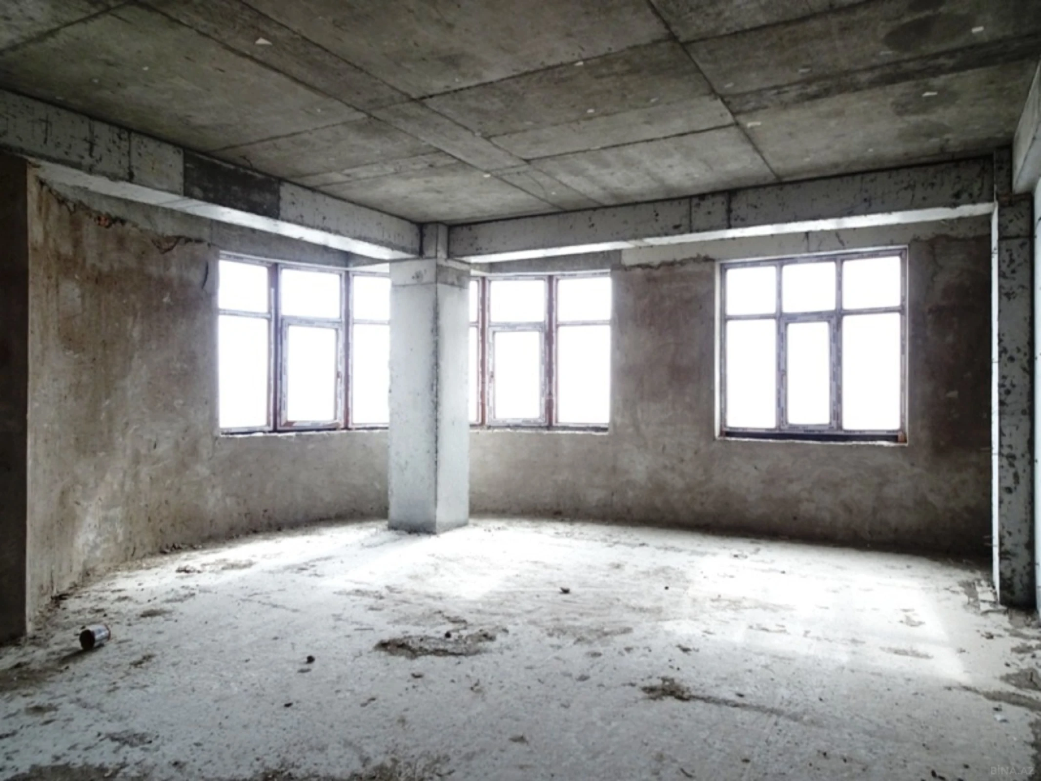 Satılır 4 otaqlı mənzil 175 m²