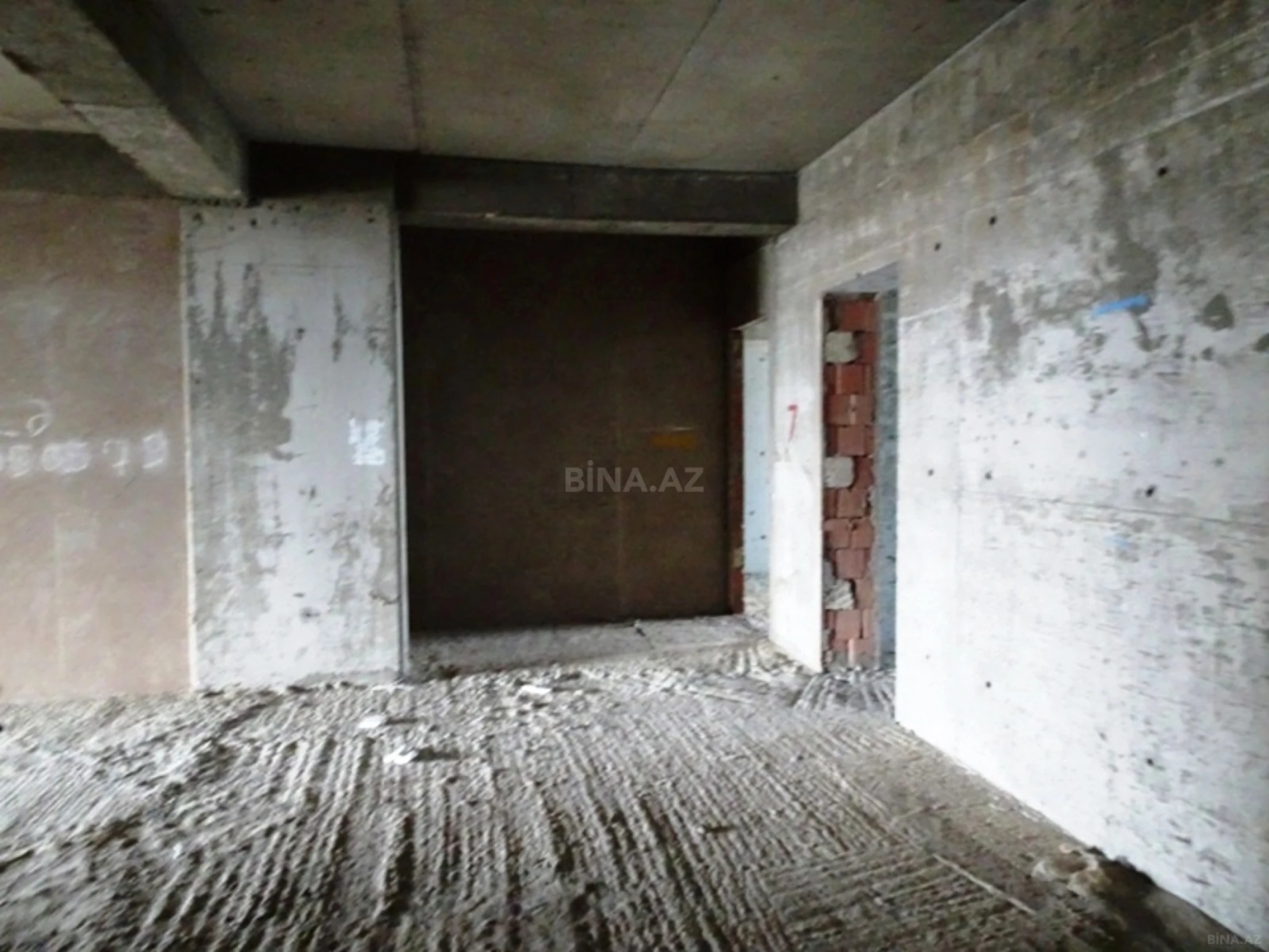 Satılır 4 otaqlı mənzil 175 m²