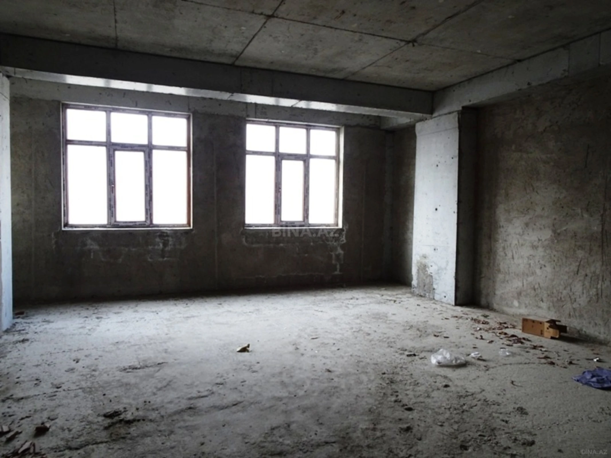 Satılır 4 otaqlı mənzil 175 m²
