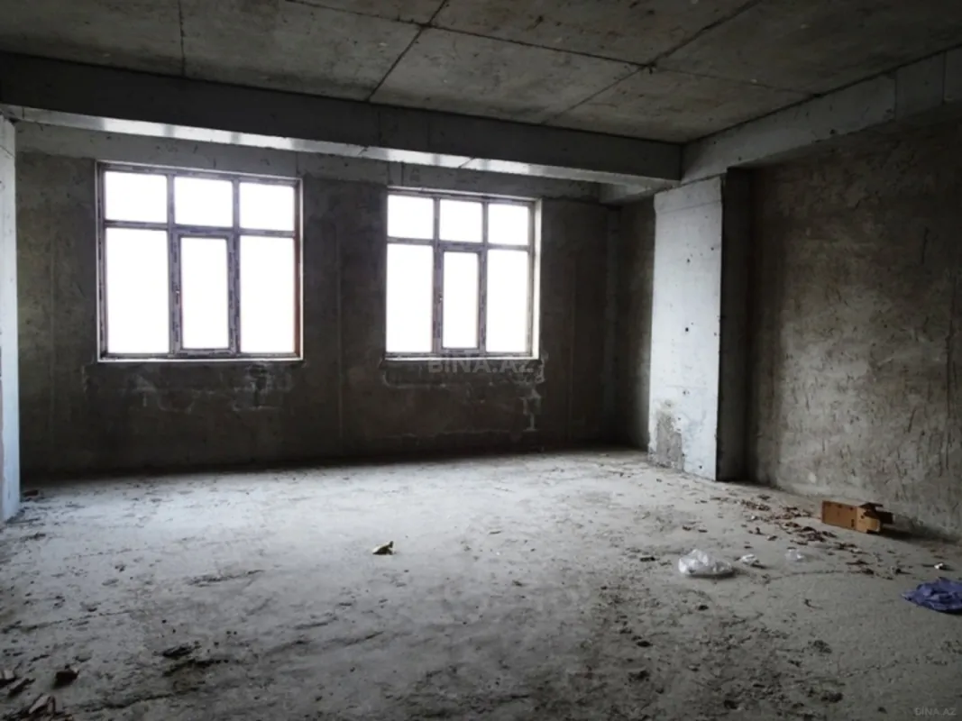 Satılır 4 otaqlı mənzil 175 m²