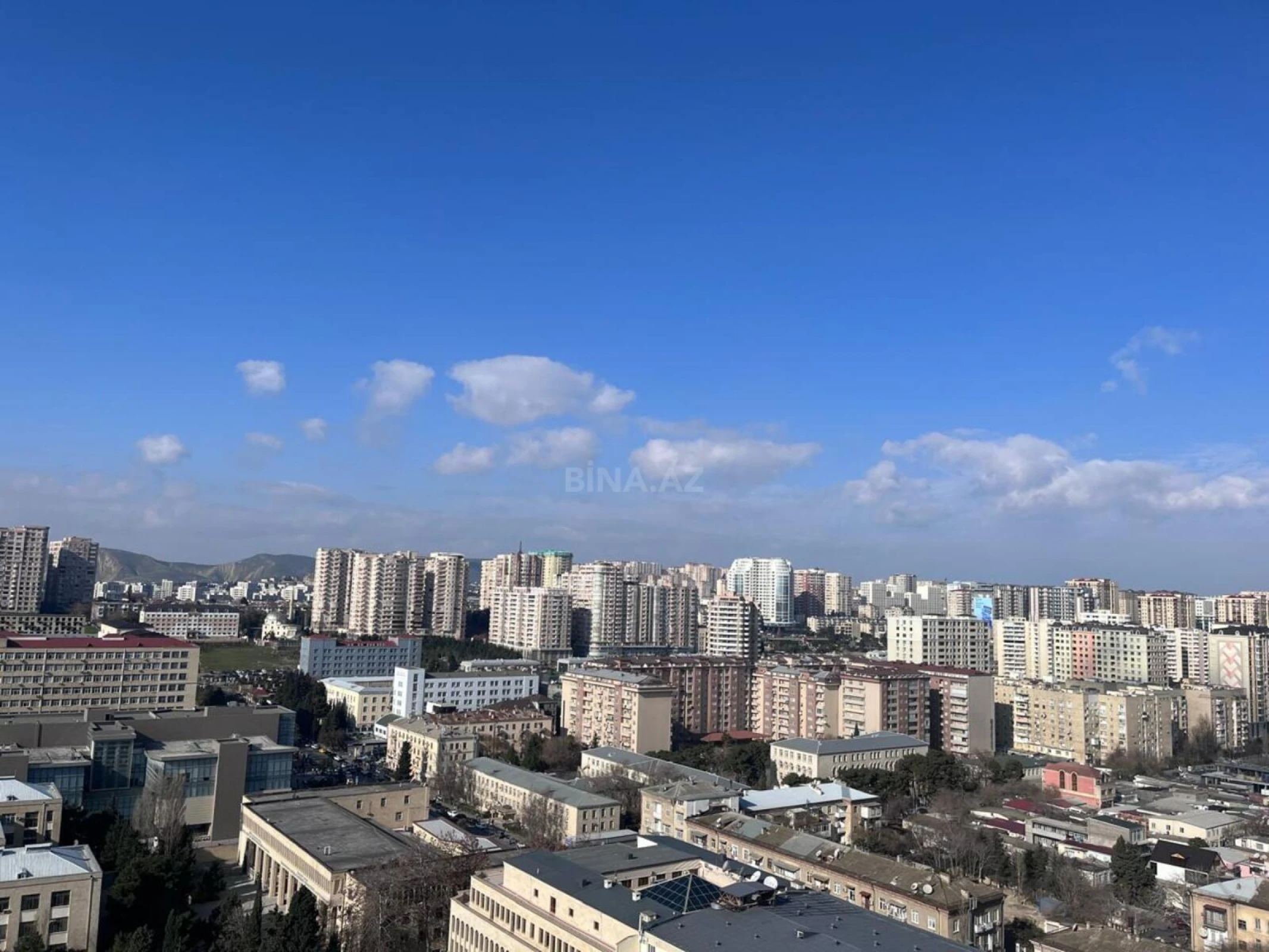 Satılır 4 otaqlı mənzil 175 m²