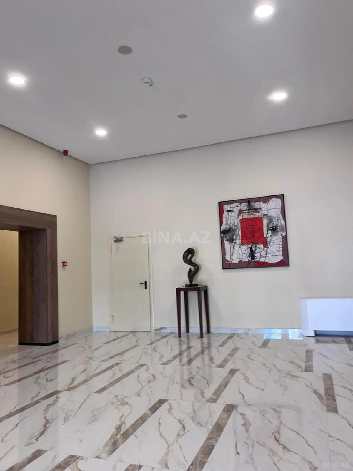 Satılır 5 otaqlı mənzil 225 m²