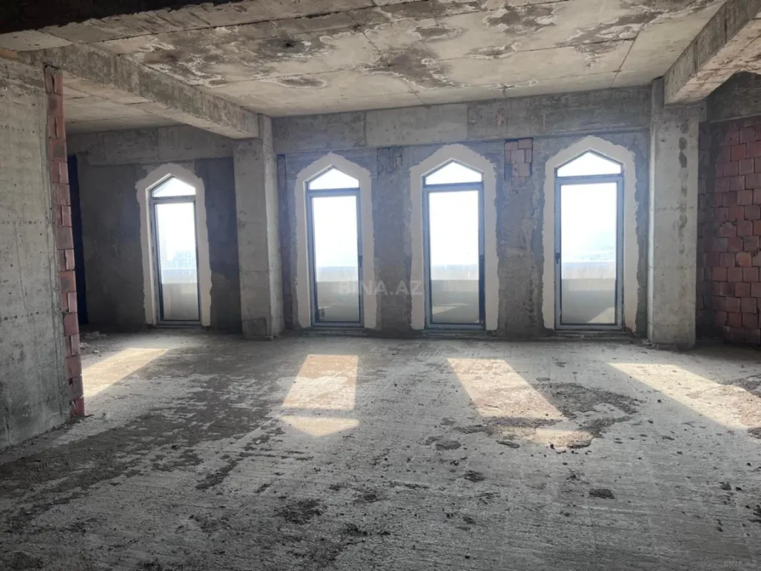 Satılır 5 otaqlı mənzil 225 m²