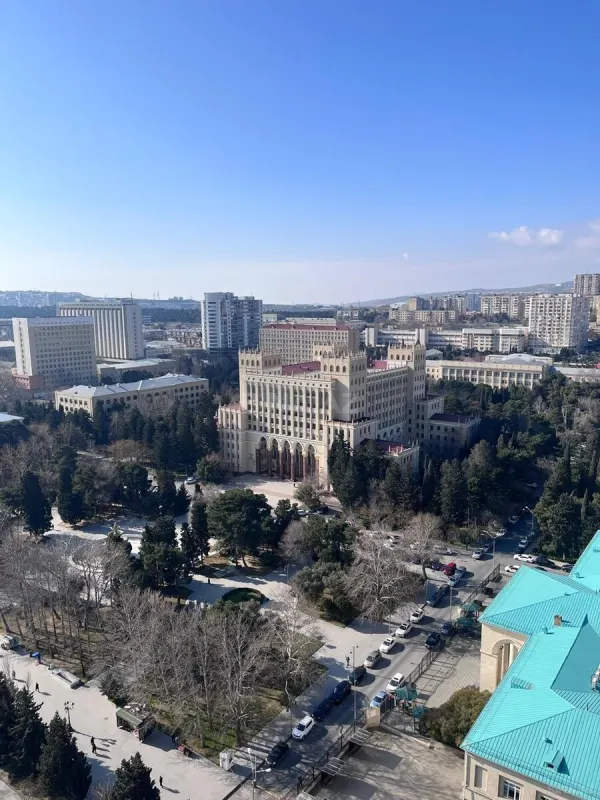 Satılır 5 otaqlı mənzil 225 m²