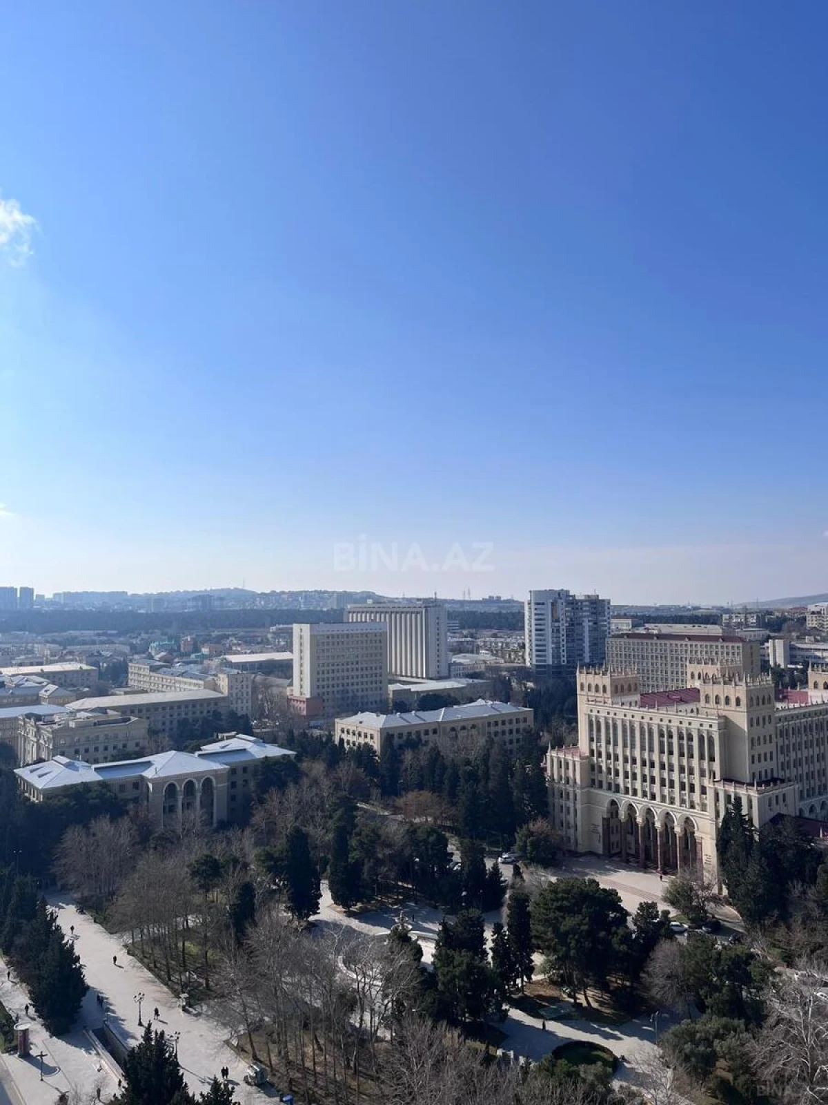 Satılır 4 otaqlı mənzil 128 m²