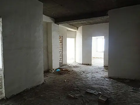 Satılır 4 otaqlı mənzil 128 m²