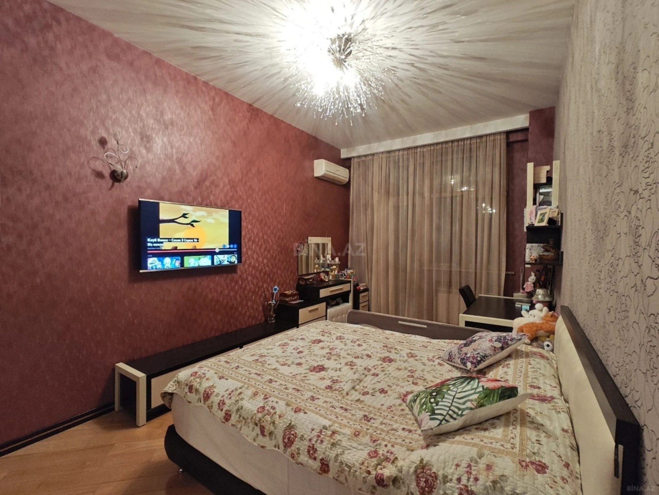 Satılır 4 otaqlı mənzil 196 m²