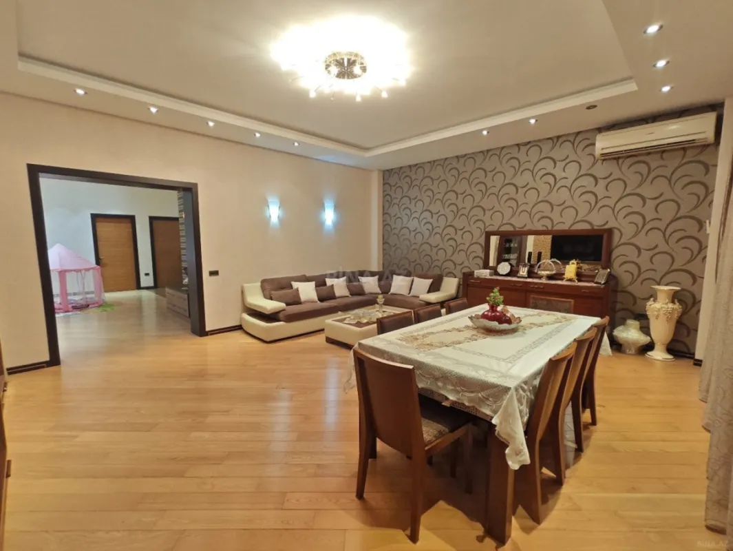 Satılır 4 otaqlı mənzil 196 m²