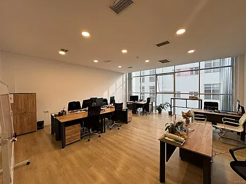 Kirayə verilir 1 otaqlı ofis 44 m²