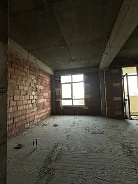 Satılır 4 otaqlı mənzil 215 m²