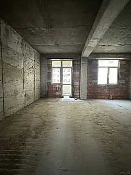 Satılır 4 otaqlı mənzil 215 m²