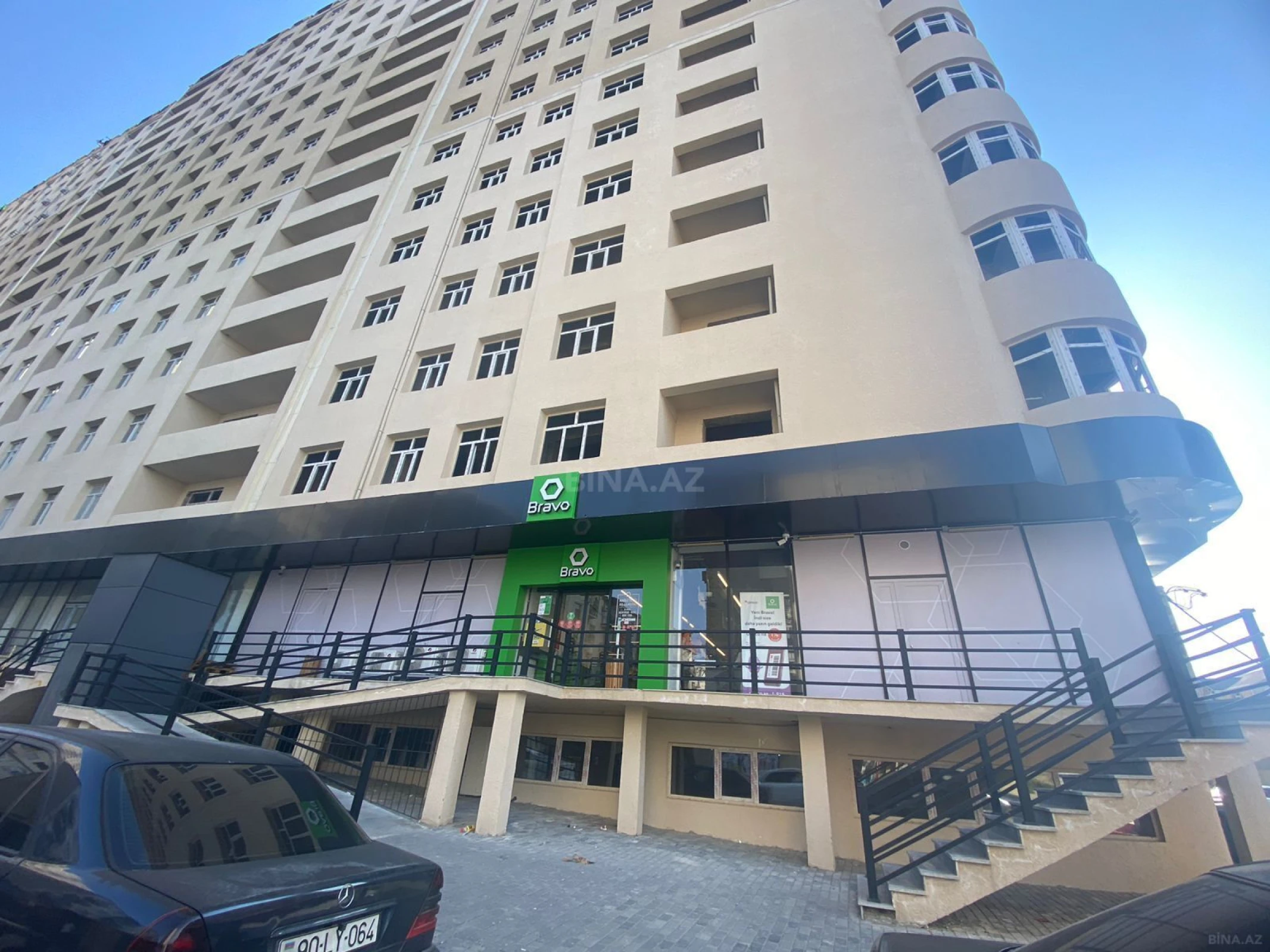 Satılır 3 otaqlı mənzil 122 m²