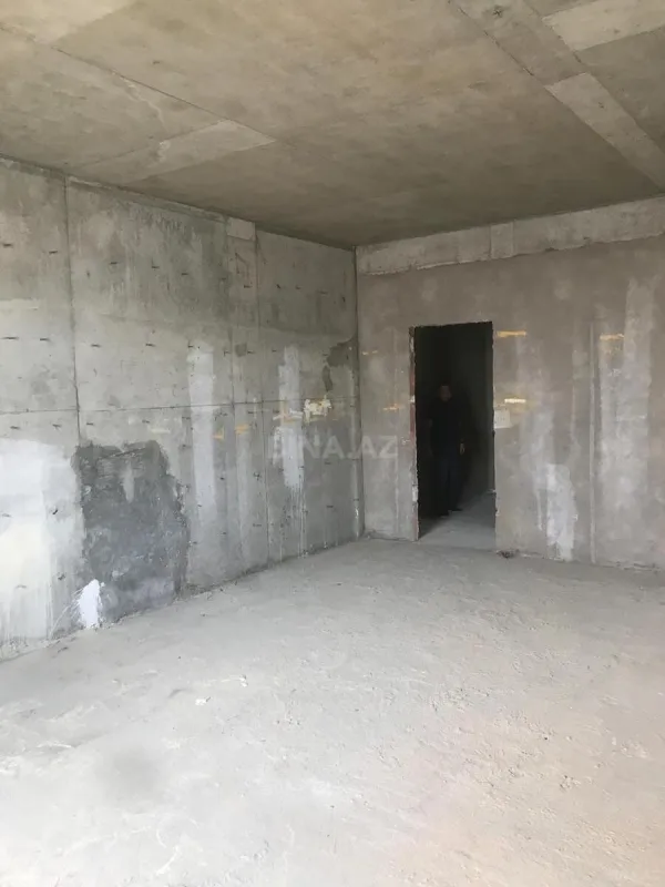 Satılır 3 otaqlı mənzil 122 m²