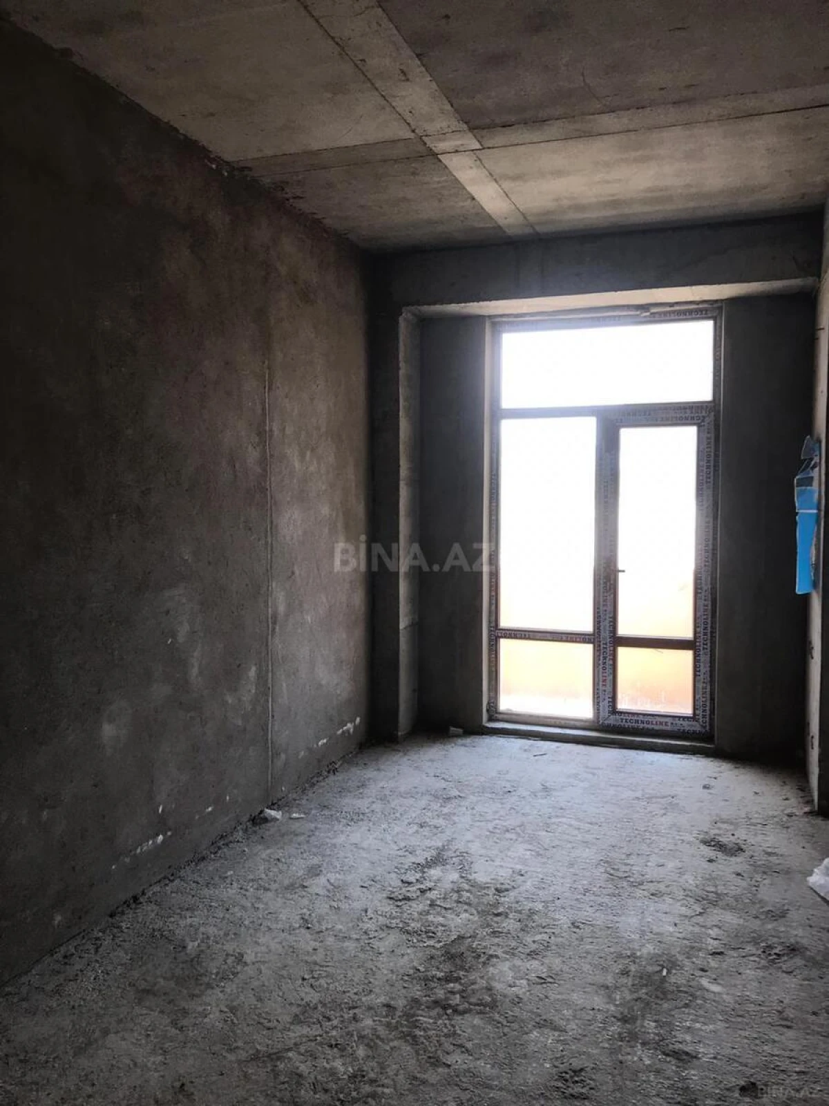 Satılır 3 otaqlı mənzil 122 m²