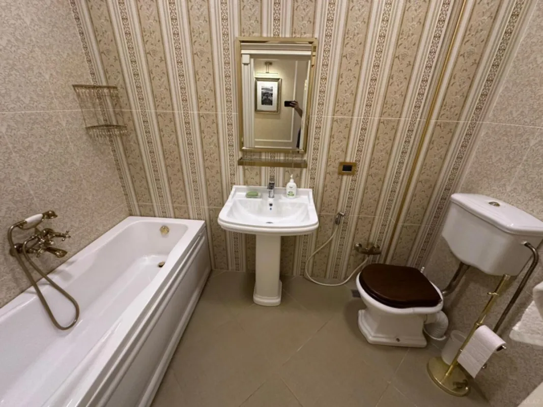 Kirayə verilir 2 otaqlı mənzil 125 m²