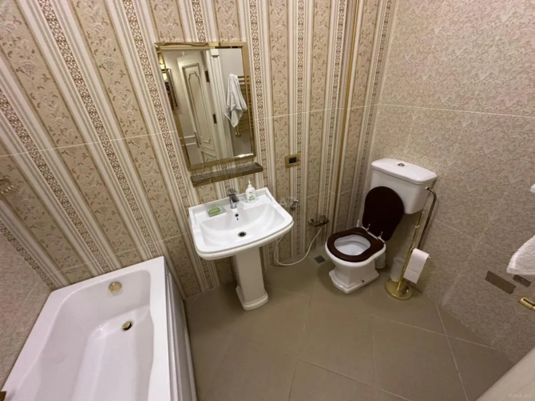 Kirayə verilir 2 otaqlı mənzil 125 m²