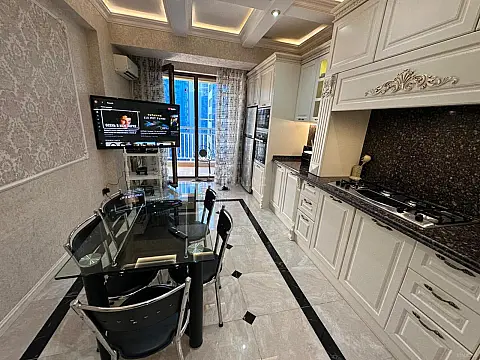 Kirayə verilir 2 otaqlı mənzil 125 m²