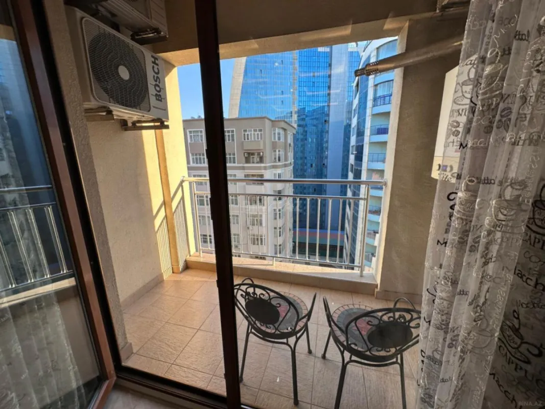 Kirayə verilir 2 otaqlı mənzil 125 m²