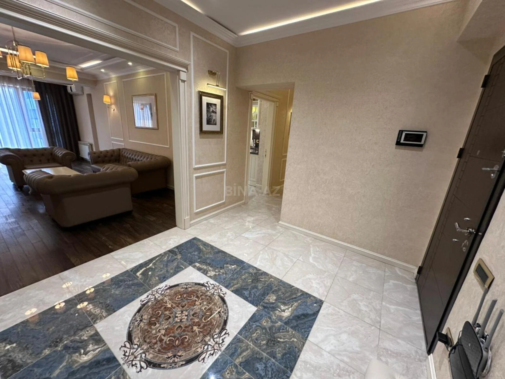 Kirayə verilir 2 otaqlı mənzil 125 m²