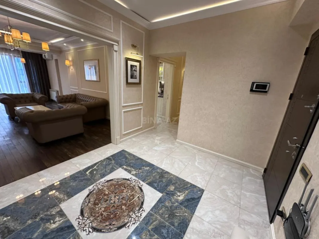 Kirayə verilir 2 otaqlı mənzil 125 m²