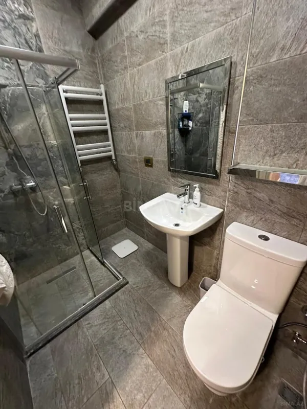 Kirayə verilir 2 otaqlı mənzil 125 m²